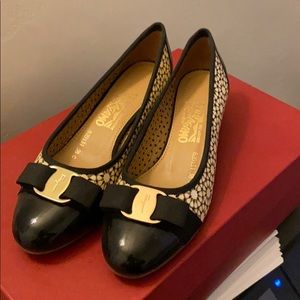 NWOT black and cream flats